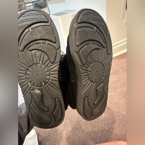 UGG Australia Patten Womens Size 8 Sherpa Boots Black Suede Sheepskin Boots - Picture 4 of 4